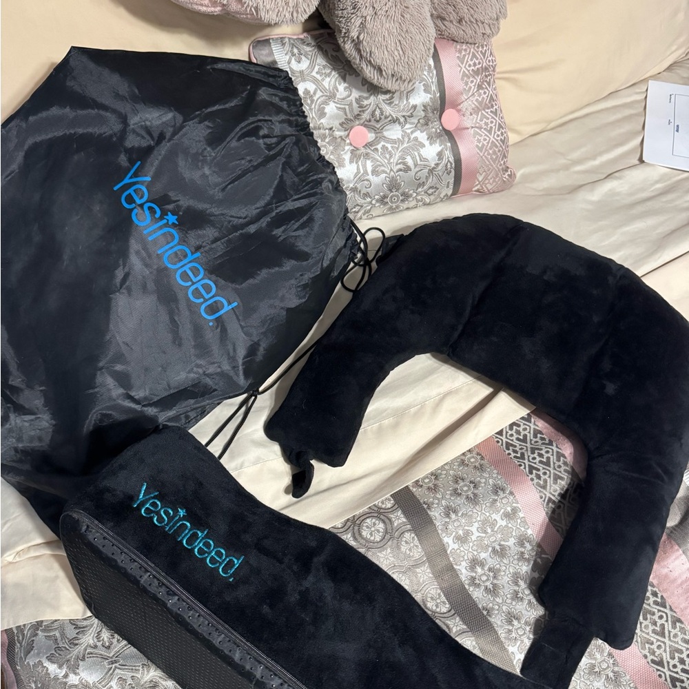 Yesindeed bbl pillow and back support comes with the bag!